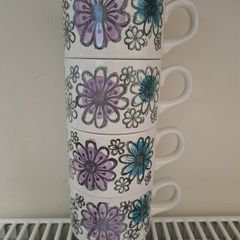 Vintage 4 stackable cups
