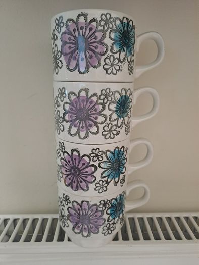 Vintage 4 stackable cups