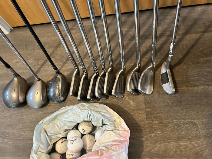Full beginner golf set Titleist and Wilson with bag and golf balls