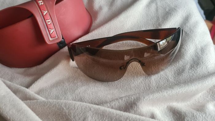 Prada ,unisex