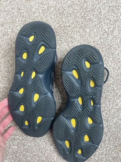 adidas Yeezy 700 V3 Alvah Black UK 9.5 / EU 44