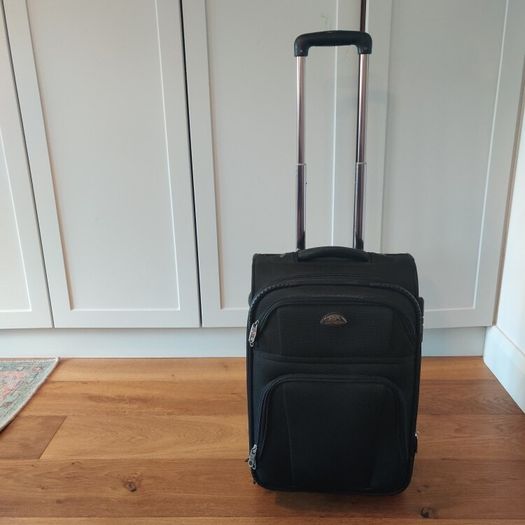Samsonite Black 2-Wheel Cabin Suitcase Rose Gold Lining