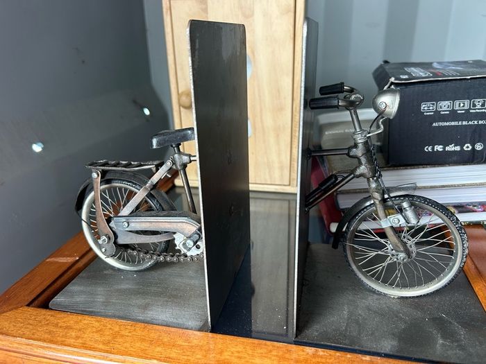 Model BIcycle Book ends