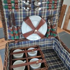 4-Person Wicker Picnic Hamper