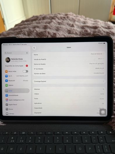 Ipad Air 5 generation 256gb with logitech keyboard