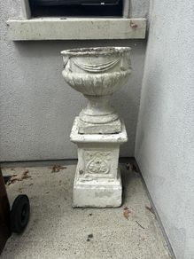 Ornamental flower pot