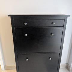 Shoe storage cabinet