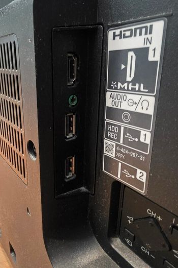 sony 32in TV