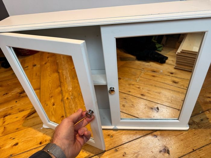 Bathroom mirror cabinet
