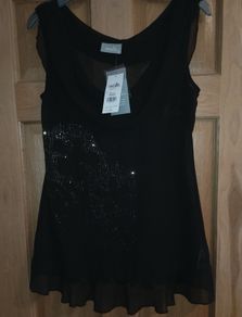 Wallis party top
