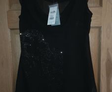Wallis party top