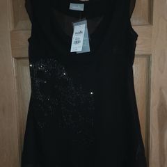 Wallis party top