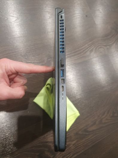 Acer Triton 500, i7-9750h, 16GB RAM, 2080max-q 8GB
