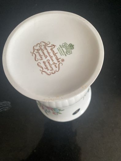 Aynsley large cottage garden vase wi