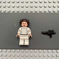 lego star wars sw0337 Princess Leia minifigure- White Dress, Simple Belt, Large Eyelashes