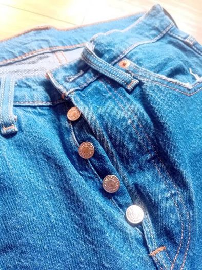 ladies jeans LEVI 501 size 26 28