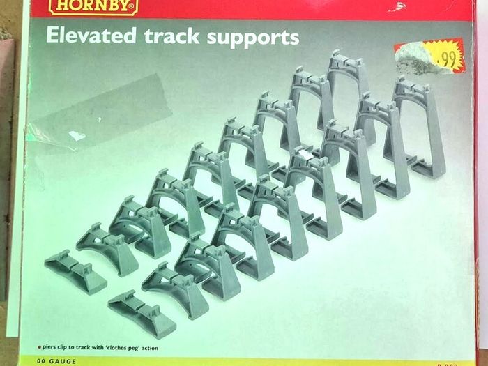Hornby R909 Elevated Track Supports - 00 Gauge