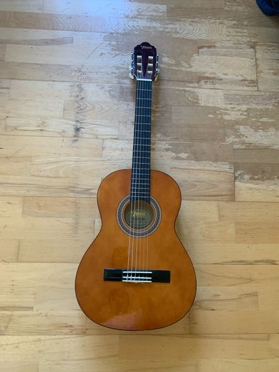 Valencia classical guitar full size