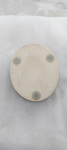 whitbread & co ashtray, good condition, no chips or cracks ,see pictures for condition,,sold as is ,price includes post to anywhere in Ireland,,or if buyer collects cheaper,,