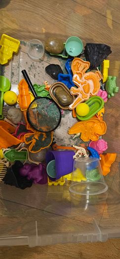 Kinetic sand with toys