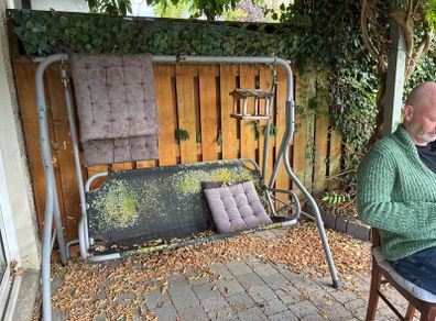 garden swing