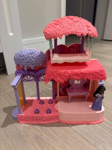 Encanto houses with figures