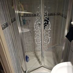 Bi Fold Shower Door 998mm by 1850mm.