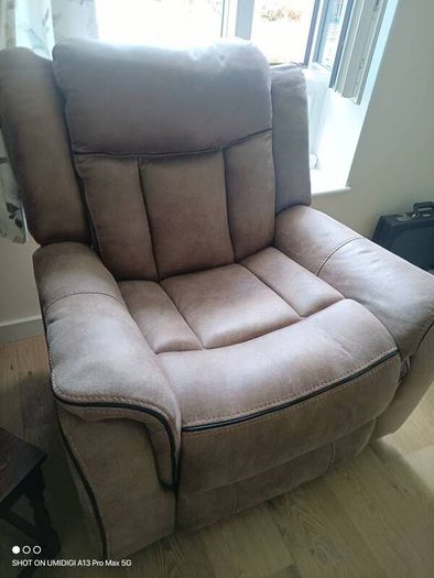 Three piece recliner suite