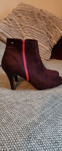 Gorgeous pair of Plum/Purple boots from Kate Appleby size 5