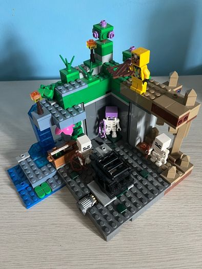 Lego Minecraft Skeleton Dungeon