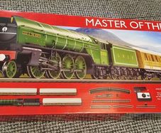 hornby master of the glens train set, brand new