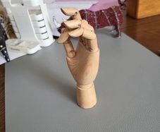 Articulated hand