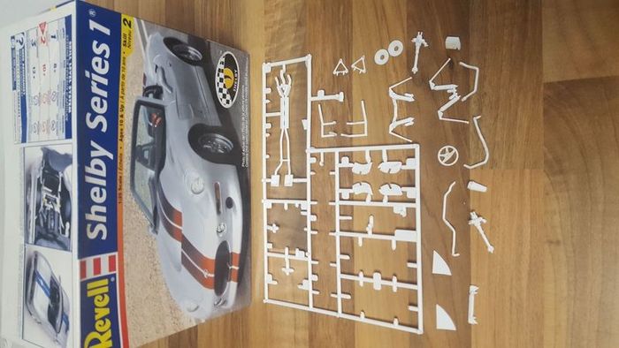 Revell Shelby series 1 1/25 model kit