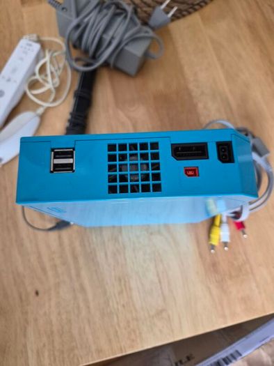 Nintendo wii blue console_complete bundle_(tested & working)