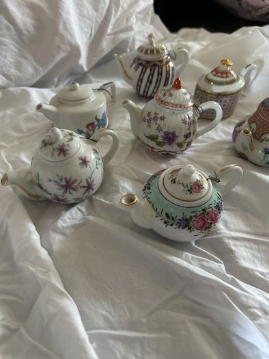 teapots mini size porcelain The Minature teapot collection