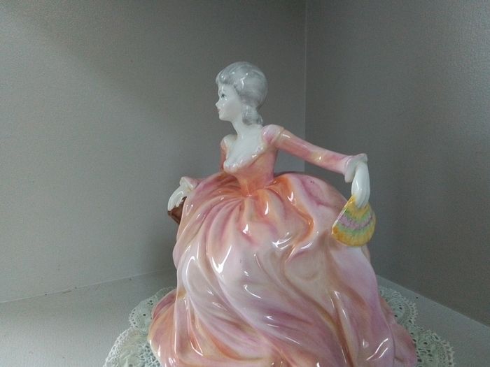 Coalport Figurine Ladies of Fashion  "Polly"