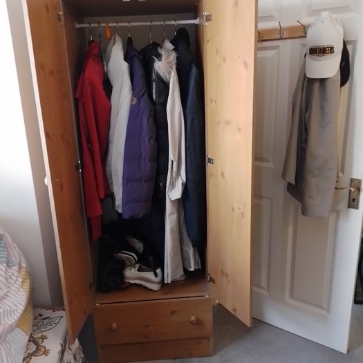 Single wardrobe