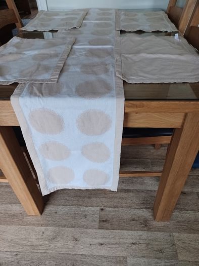 Table runner and table mats