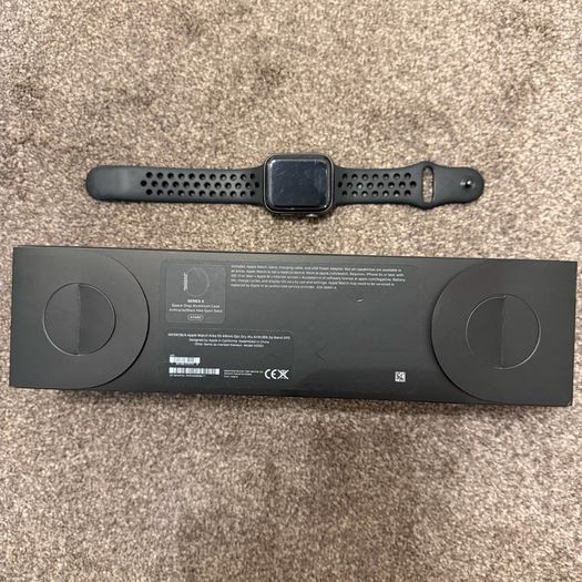 Apple Watch Series 5 Nike 44mm GPS Space Grey with Black Nike Sport Band