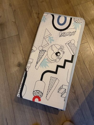 Large foldable reversible play mat