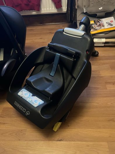 maxi cosi carry tot and isofix base