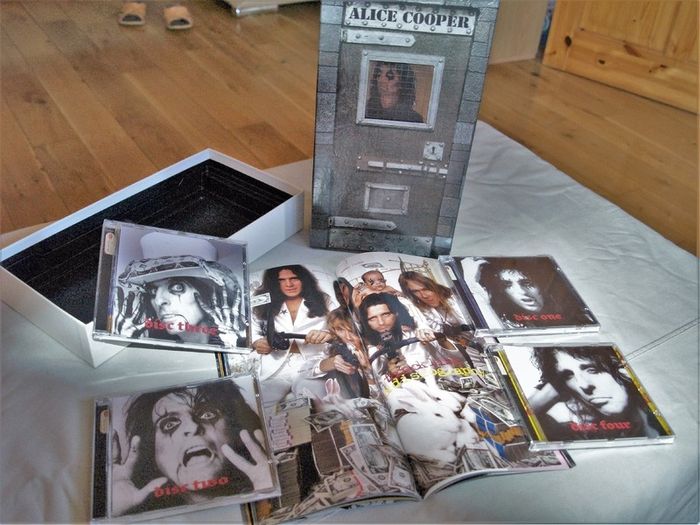 The Life and Crimes of Alice Cooper.4 CD's.N.Mint.Collectors box set