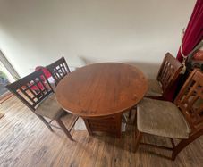 Extendable table and 4 chairs