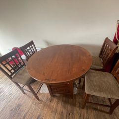 Extendable table and 4 chairs