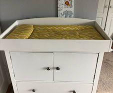 Changing table with removable top