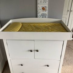 Changing table with removable top