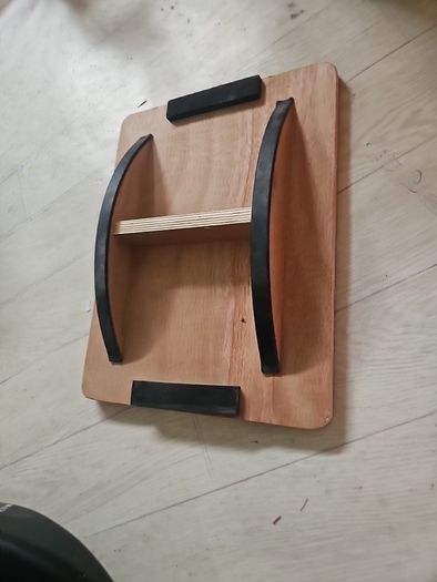 Wooden balance board