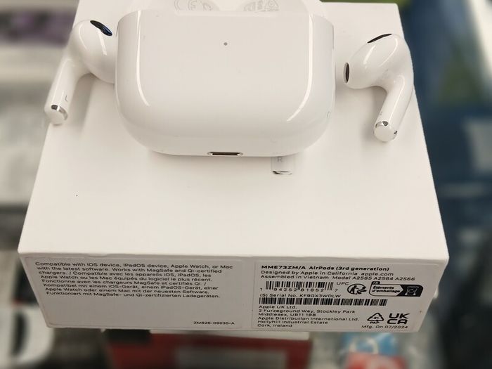 Apple AirPods (3rd Generation)  MME73ZM/A with MagSafe Wireless Charging Case