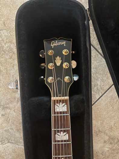 Gibson SJ200 Style Guitar