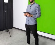 Elgato green screen mountable